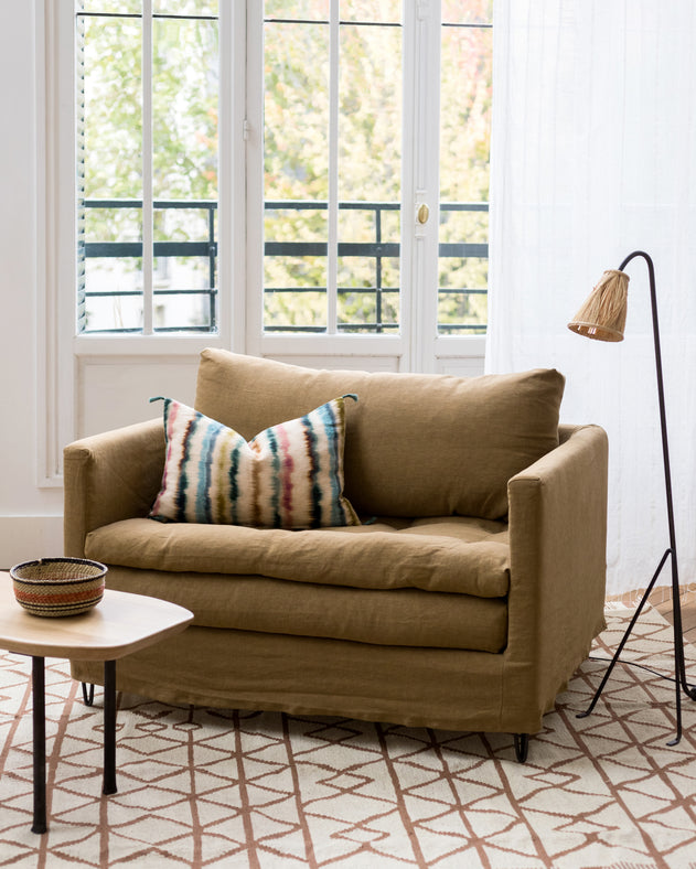 Loveseat Holi