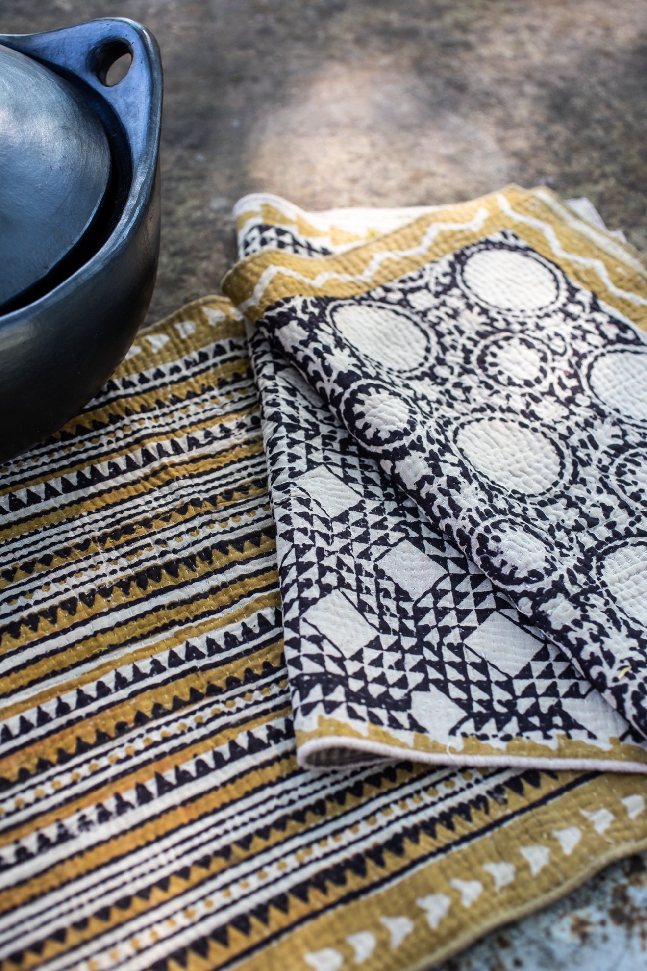Set de table indigo jaune motif tribal