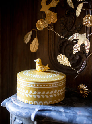 Guirlande dorée originale avec des oiseaux et des feuilles