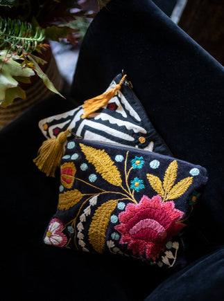 Cadeau à offrir : pochette brodée à fleurs