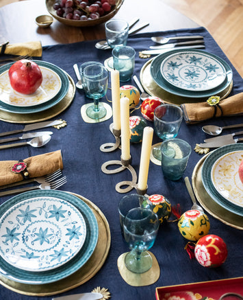 Inspiration table de noël avec une nappe bleue