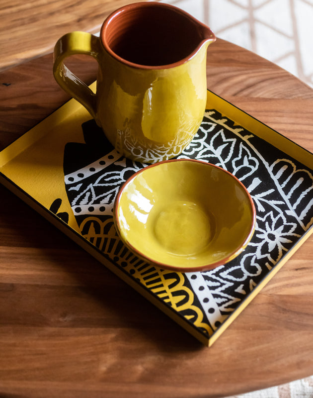 Carafe en argile rouge couleur jaune curcuma Koterra