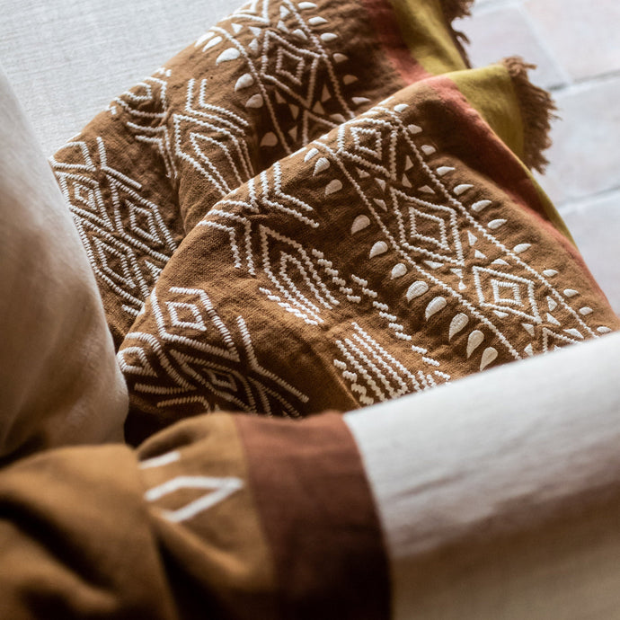 Plaid Dhara