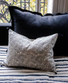 Housse de coussin motifs floraux bleu gris en coton Willow