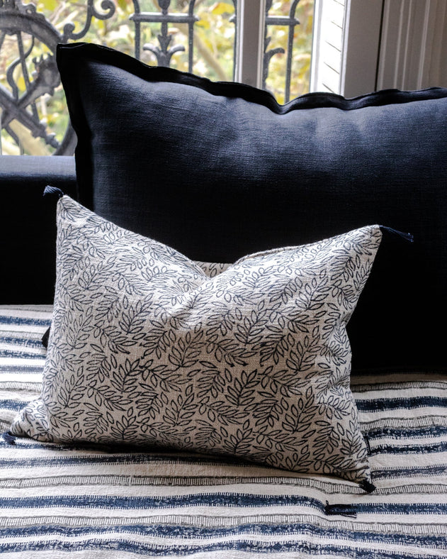 Housse de coussin motifs floraux bleu gris en coton Willow