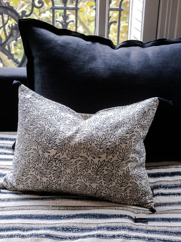 Housse de coussin motifs floraux bleu gris en coton Willow