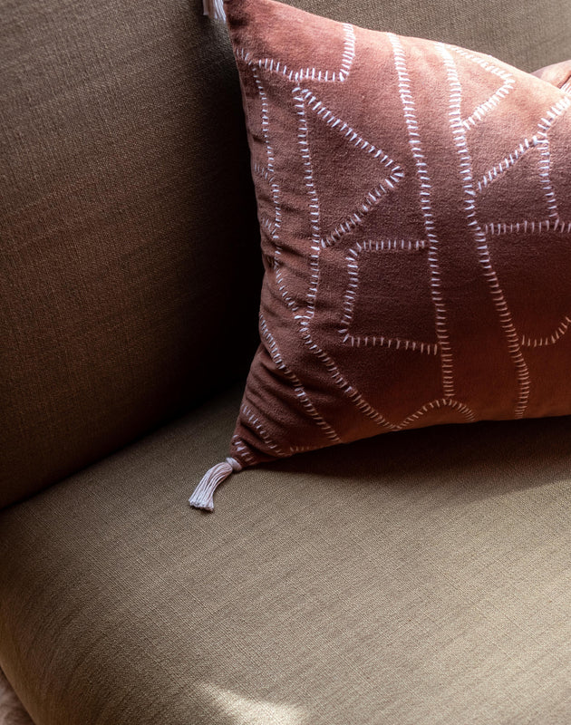 Housse de coussin Jody aux motifs géométriques en surpiquage