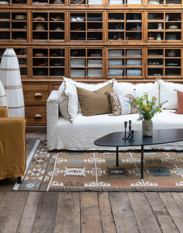 Elegante table basse noire en acier brut Atoll