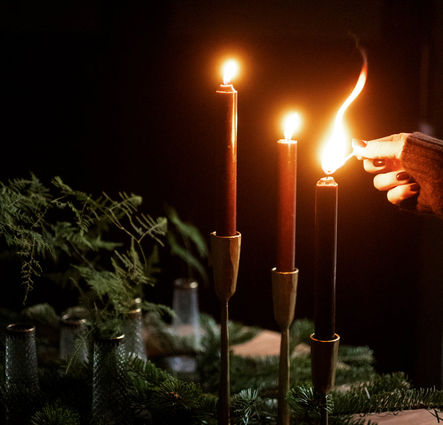Set de 3 bougeoirs en fer martelé et patiné dorés Nox