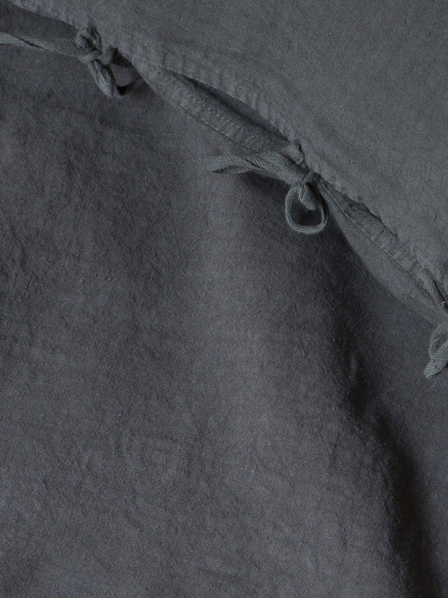 Linge de lit : drap housse en lin lavé gris foncé