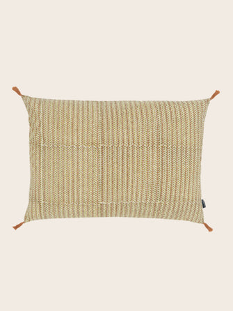 Housse de coussin en coton imprimé au bloc couleur nude avec 4 pompons