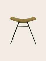 Packshot du tabouret murgi losange en coton tressé et fer en couleur havane.