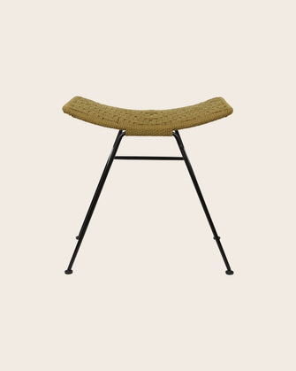 Packshot du tabouret murgi losange en coton tressé et fer en couleur havane.
