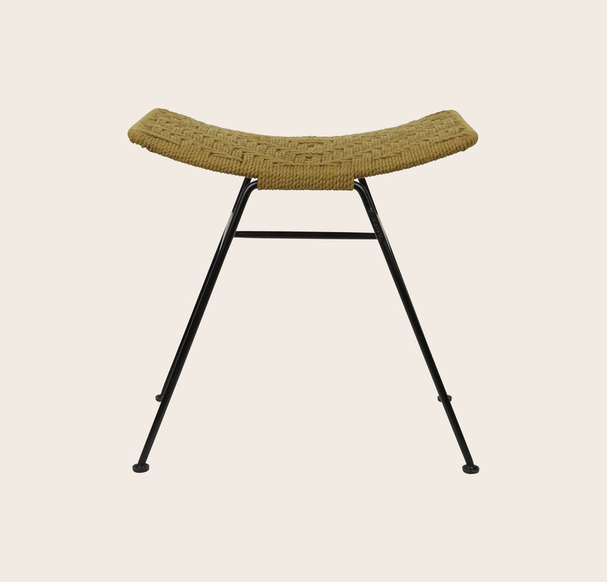 Packshot du tabouret murgi losange en coton tressé et fer en couleur havane.