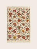 Tapis Lohdi en laine avec ses franges délicates et ses motifs fleuris colorés