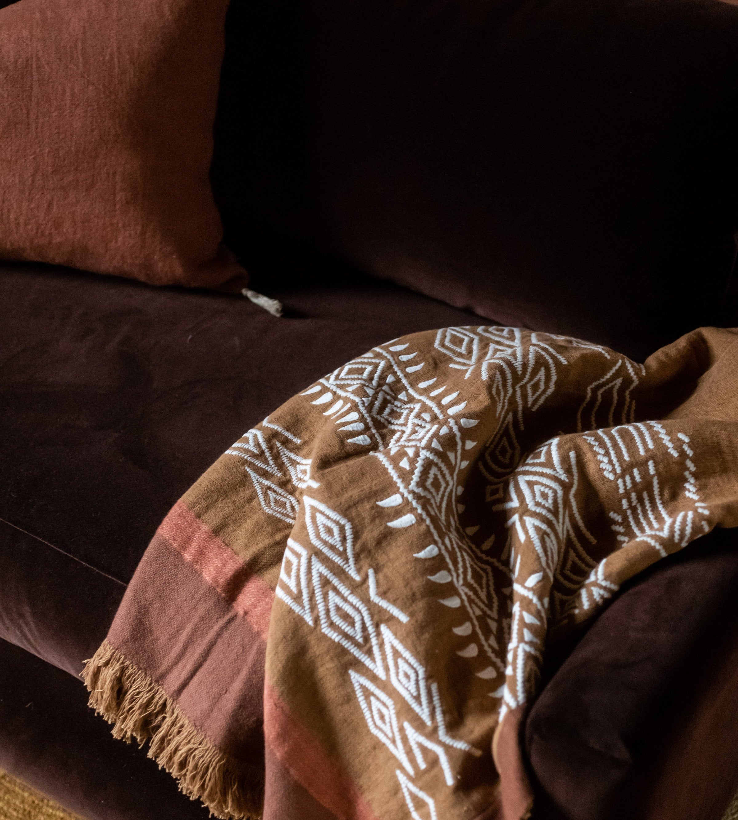 Plaid Dhara