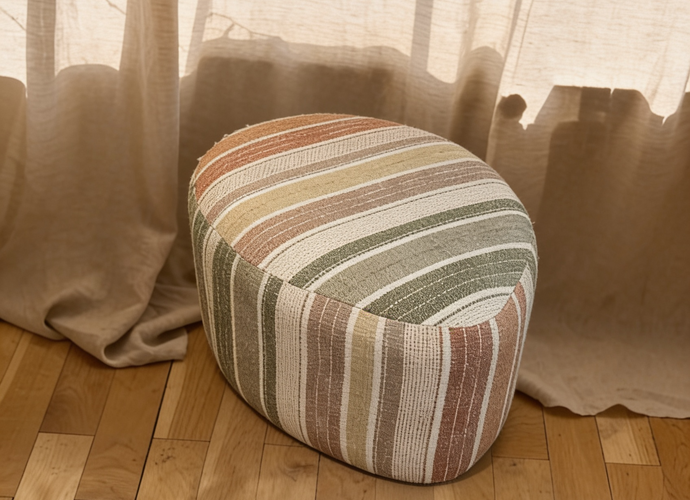 Pouf à rayures colorées