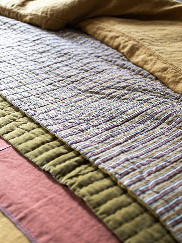 Linge de lit avec le couvre lit Raana en coton et velours lavé