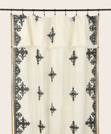 Rideau Dafi en coton, bambou et lin à motifs brodés noirs