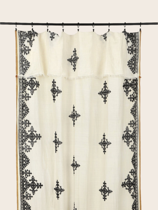Rideau Dafi en coton, bambou et lin à motifs brodés noirs