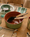 Ensemble de saladier Koterra en argile rouge et ses couverts à salade