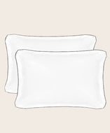 Set de 2 taies d'oreiller rectangulaires Bora blanche avec bourdon noir