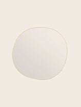 Grand miroir mural fin en laiton doré serti main Ame