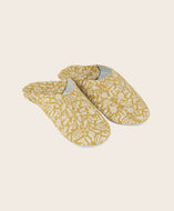 Paire de chaussons Téthys en coton imprimé jaune motifs tulipan curcuma