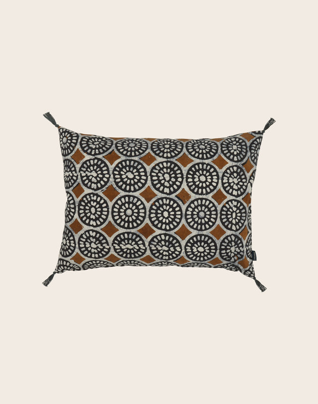 Housse de coussin en coton Pomelo à motifs marron pour canapé