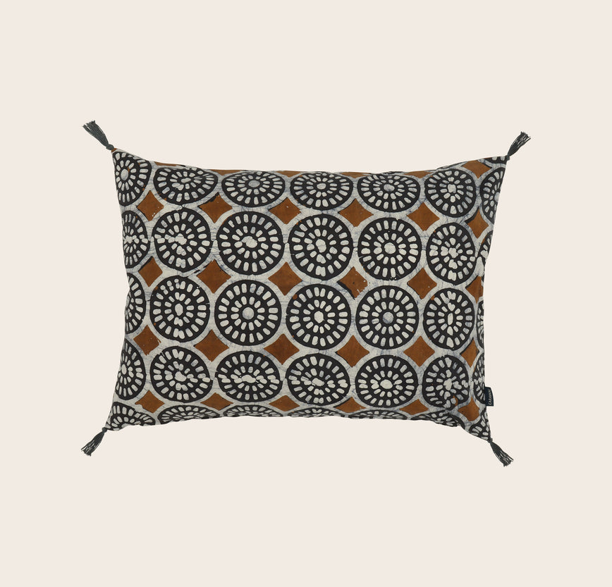 Housse de coussin en coton Pomelo à motifs marron pour canapé
