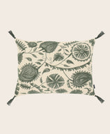 Housse de coussin en coton brodé inspirée de l'art du suzani couleur Cyprès