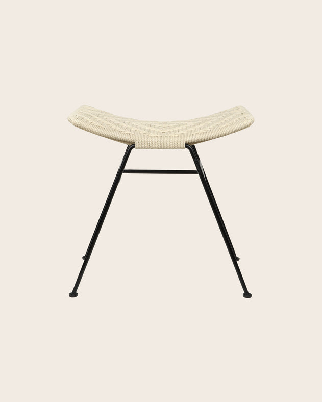 Tabouret Murgi losange en coton tressé couleur ivoire et sa structure en fer.