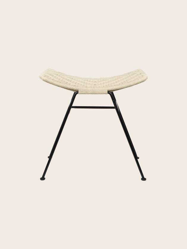 Tabouret Murgi losange en coton tressé couleur ivoire et sa structure en fer.