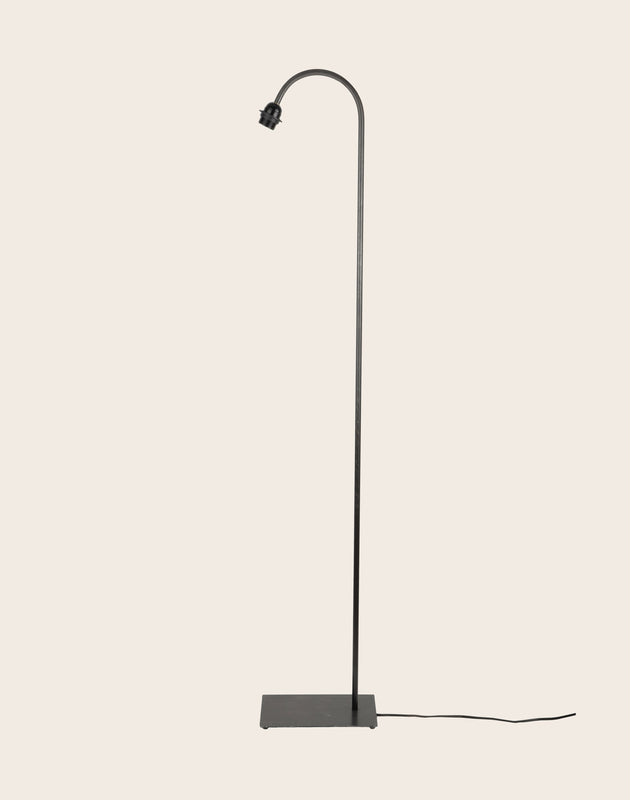 Grand pied de lampadaire Ella en acier noir et courbure en son sommet