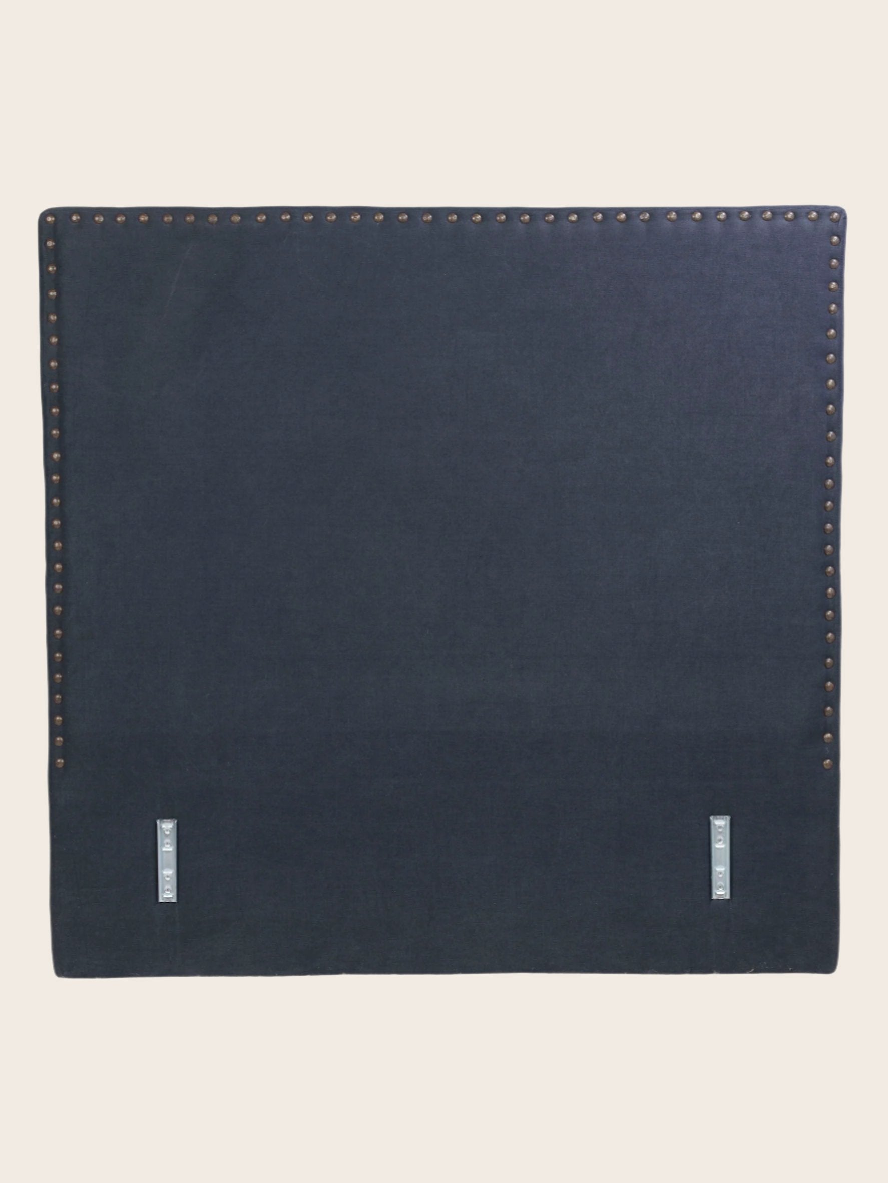 Tête de lit avec clous sur les contours bleu foncé