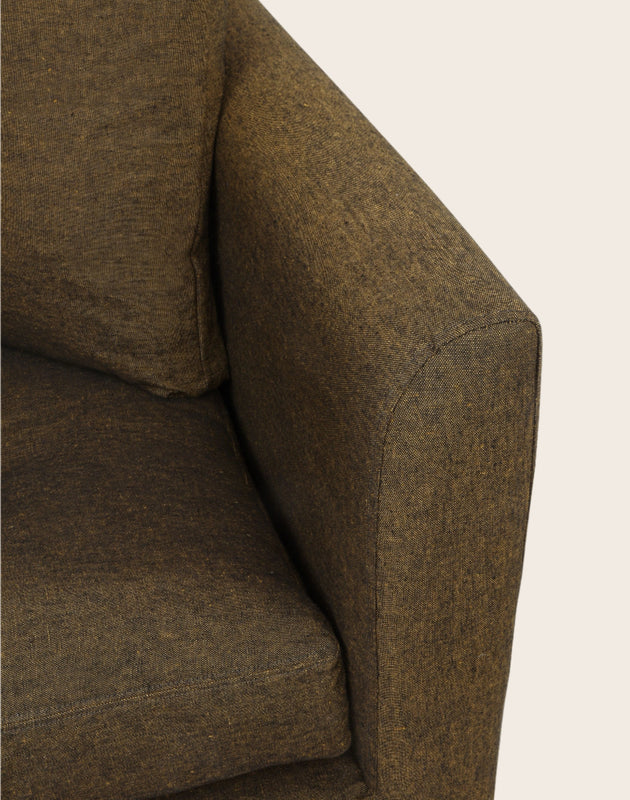 Zoom sur l'accoudoir du canapé