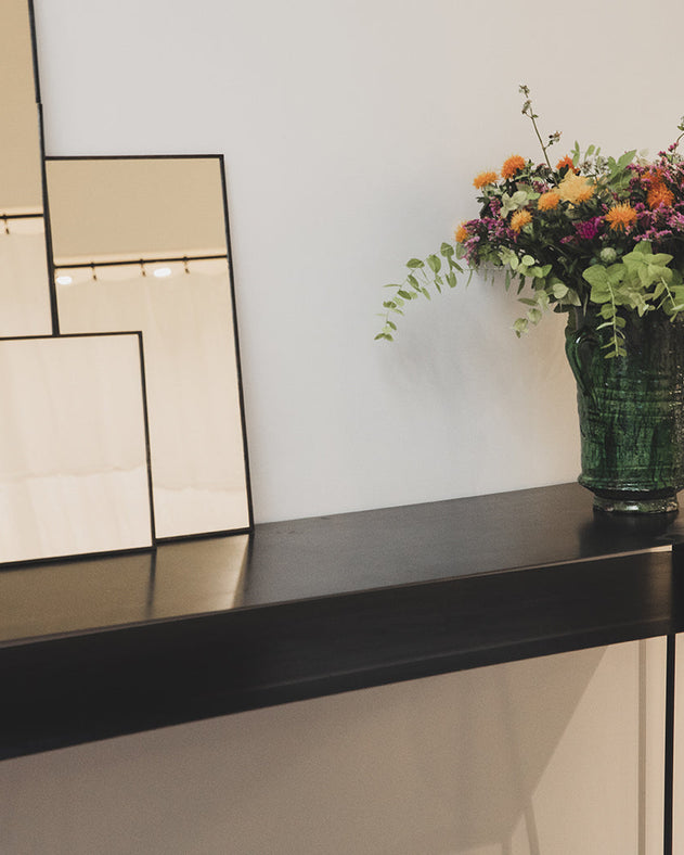 Meuble : console noire avec du rangement