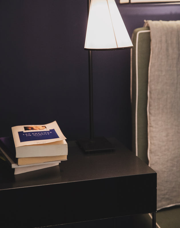 table de chevet avec tiroir noir en acier brut