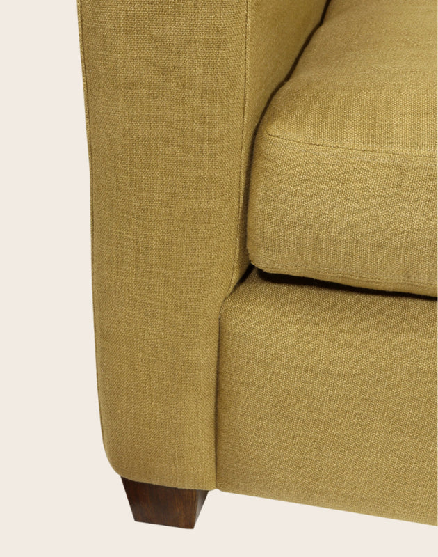 Zoom sur les pieds du canapé d'angle