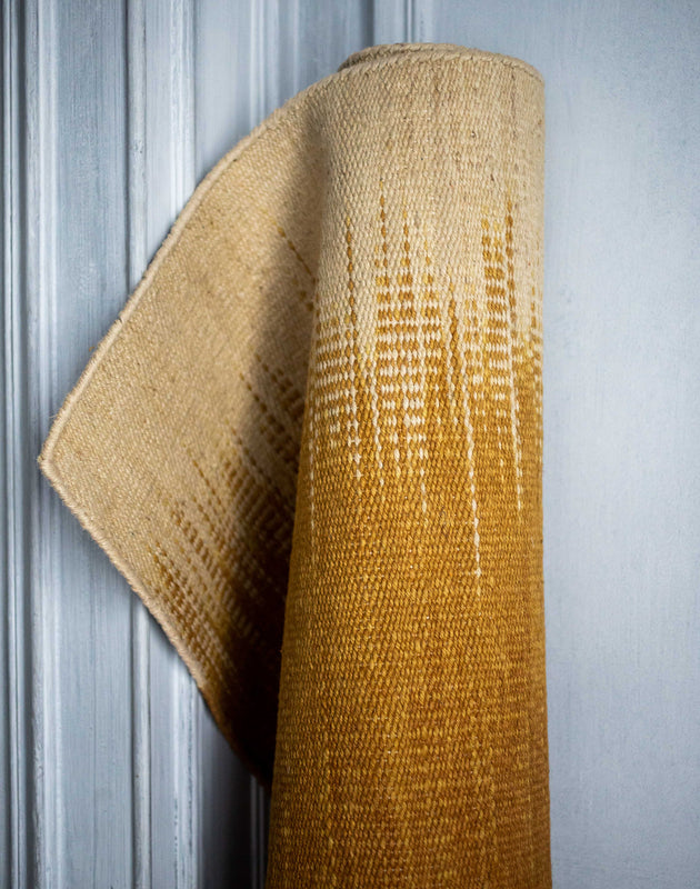 Tapis Adao en lin et jute couleur Mordore avec degradé de couleur