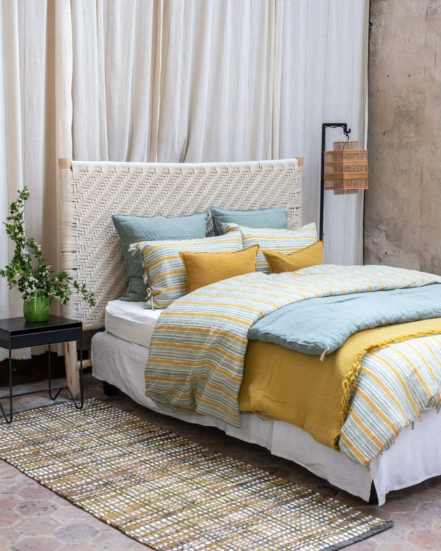 Tapis Lira en coton utilisé en descente de lit d'une chambre parentale