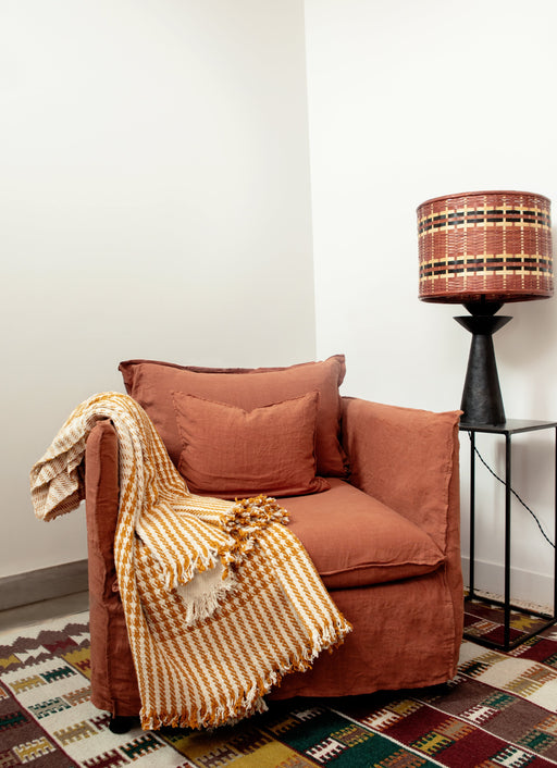 Tapis Tihya en laine à motifs marron, ivoire et terracotta aztèques