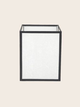 Luminaire : abat-jour en papier blanc et aux contours noirs