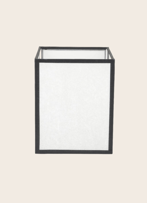 Luminaire : abat-jour en papier blanc et aux contours noirs