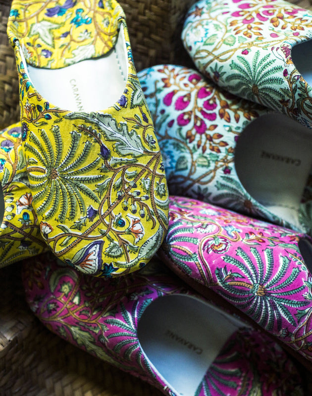 Chaussons avec des imprimés végétaux