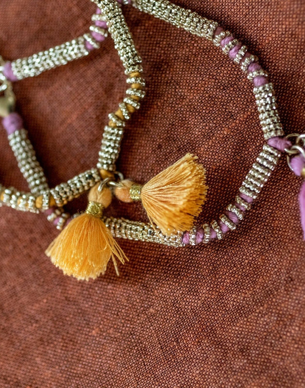 Ensemble de deux bracelets à doubles pompon rose clair et jaune