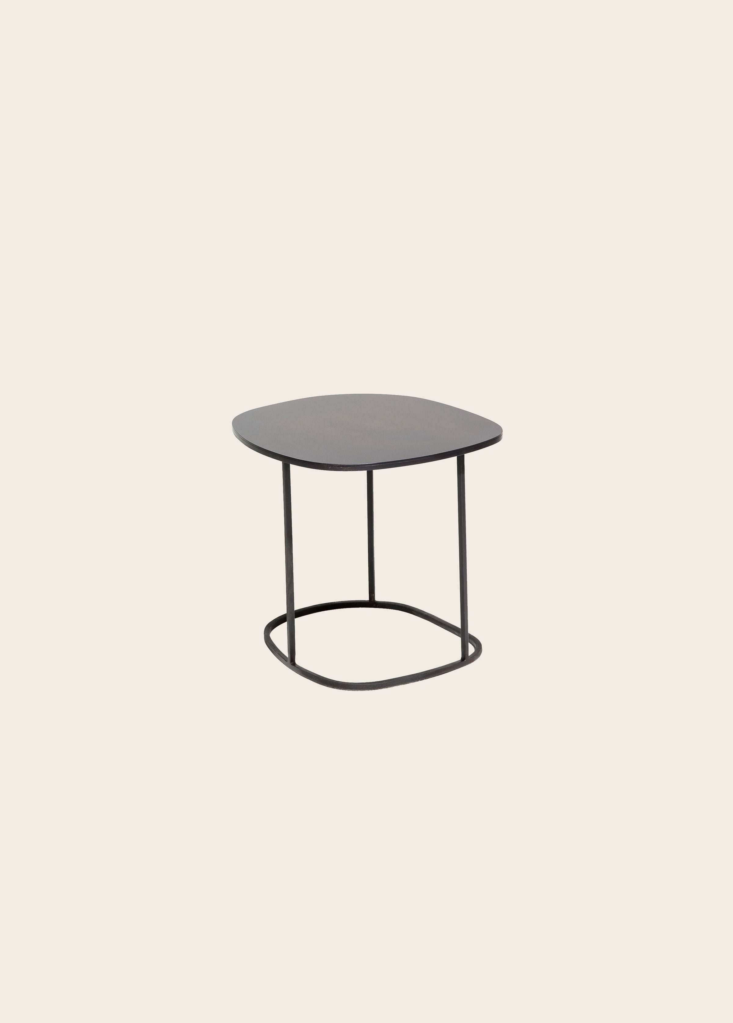 Table Basse Ame noire en acier brut