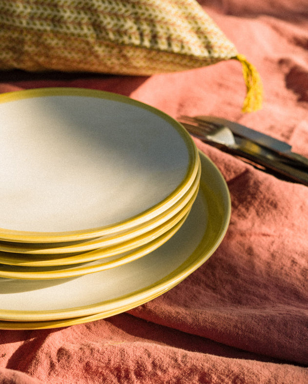 Lot de 4 assiettes en faïence émaillée