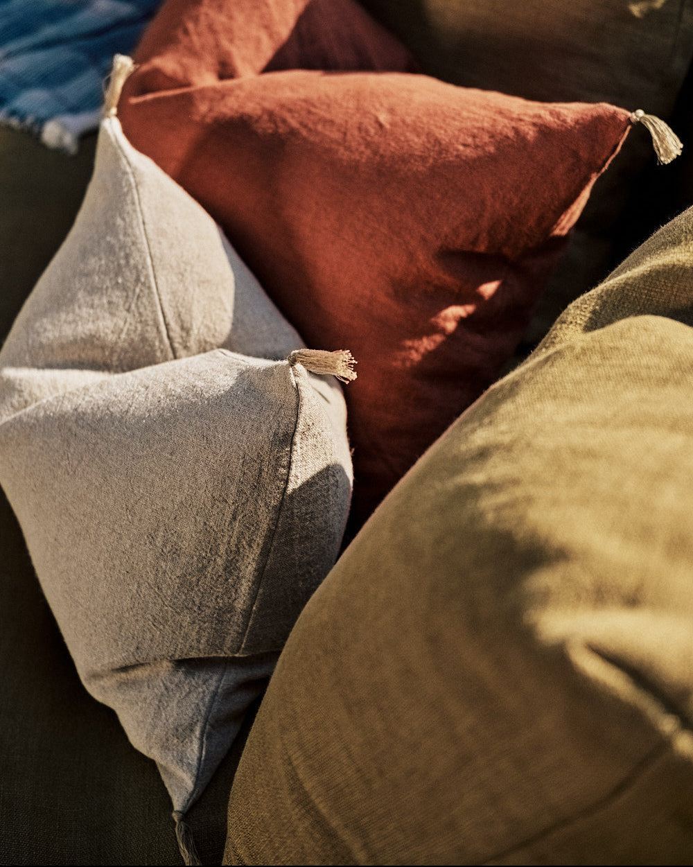 Housse de coussin Luni en lin avec pompons