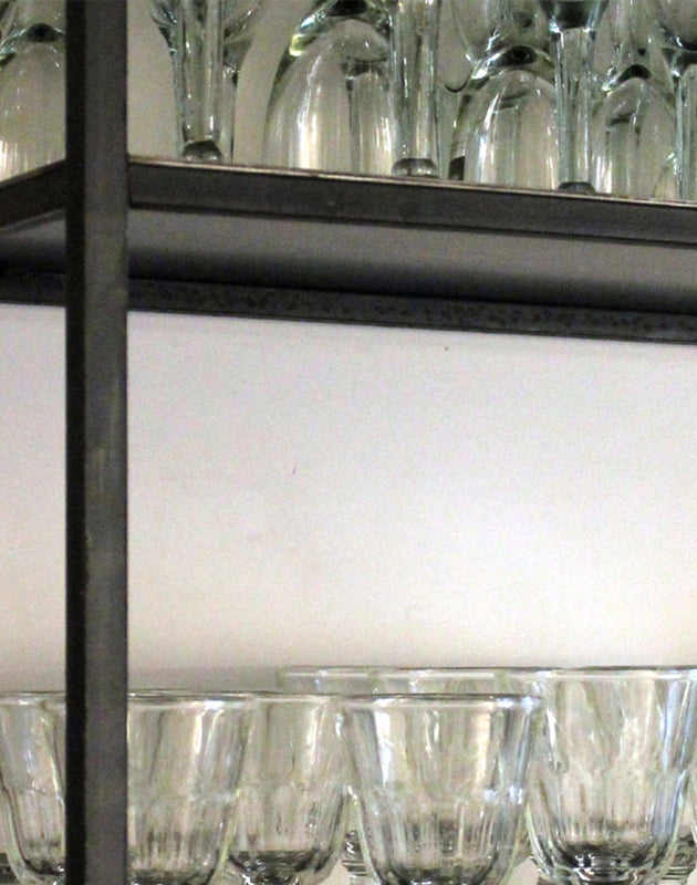 Bibliothèque pour votre salon en acier brut noir